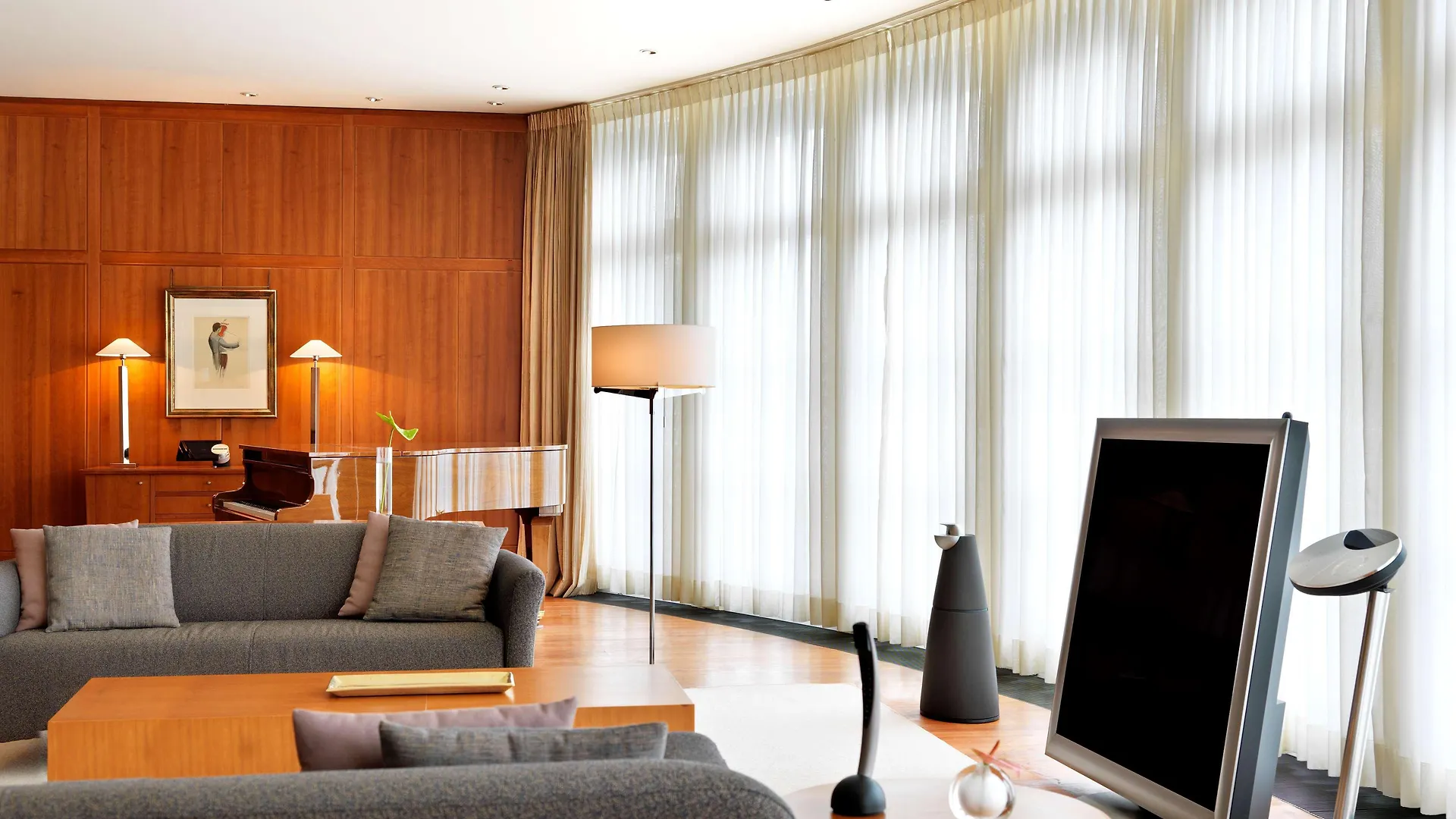 Hotel Conrad Hamburgo 5*,  Alemania